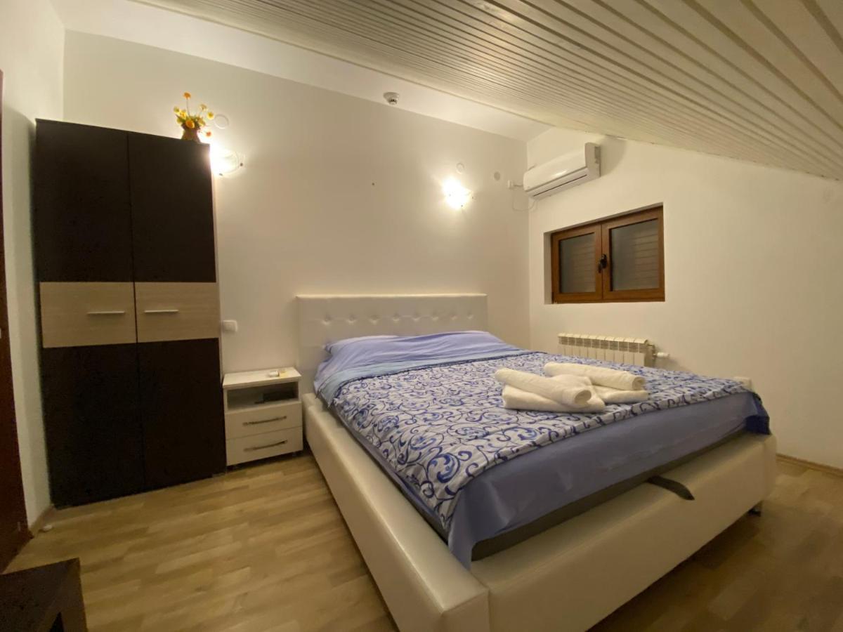 Apartments Family Tivat Exterior foto