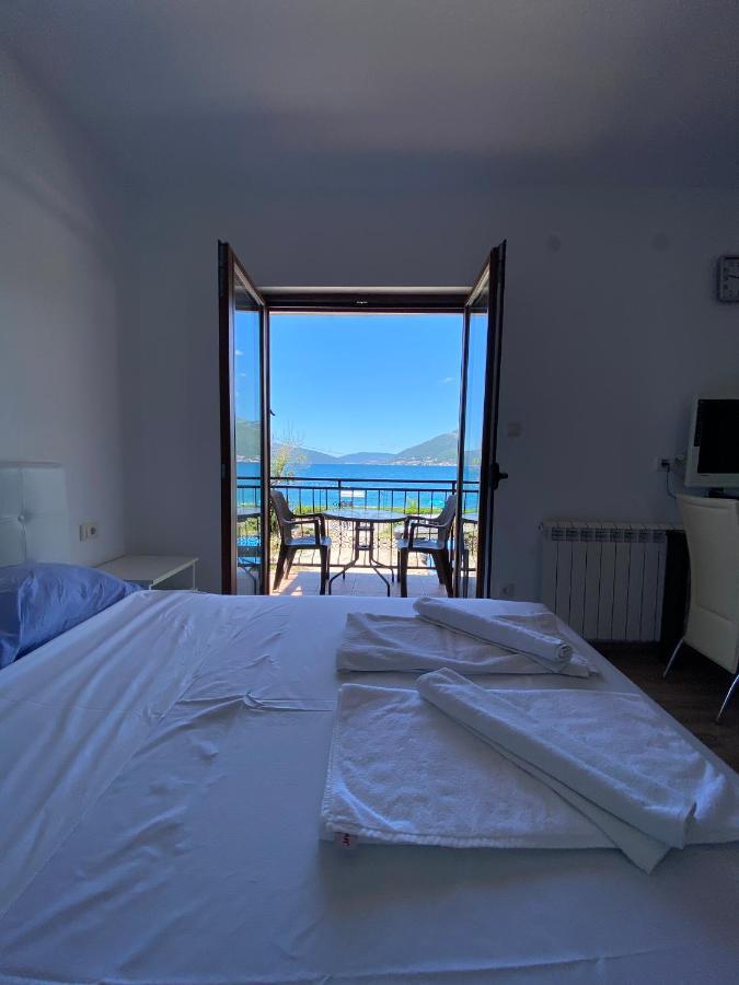 Apartments Family Tivat Exterior foto