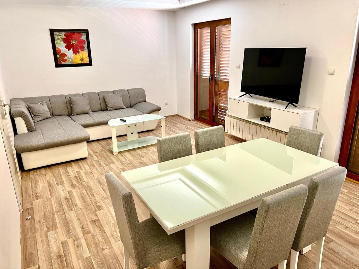Apartments Family Tivat Exterior foto