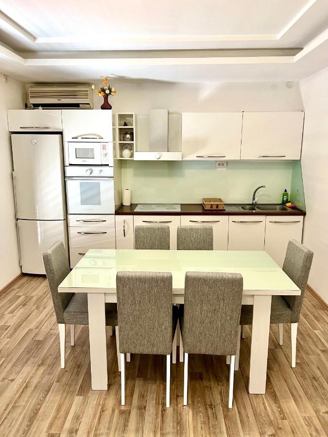 Apartments Family Tivat Exterior foto