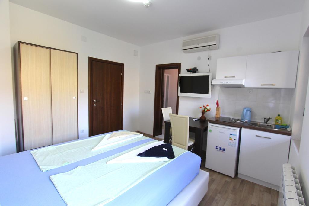Apartments Family Tivat Habitación foto