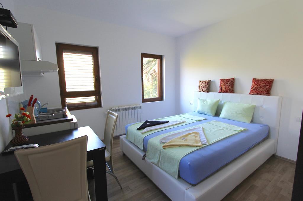 Apartments Family Tivat Habitación foto